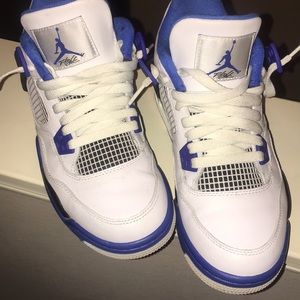 Kids Jordan 4’s... size 6y
